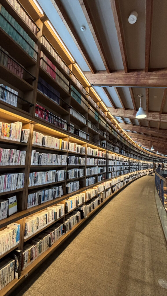 武雄市図書館 内装 デザイン