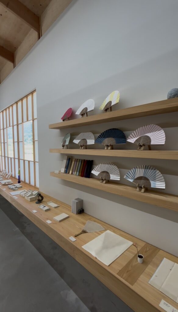 名尾手すき和紙-扇子や雑貨