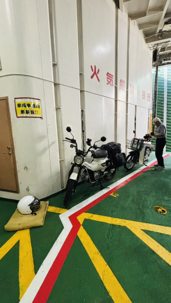 CT125で行く五島列島フェリー乗り込み